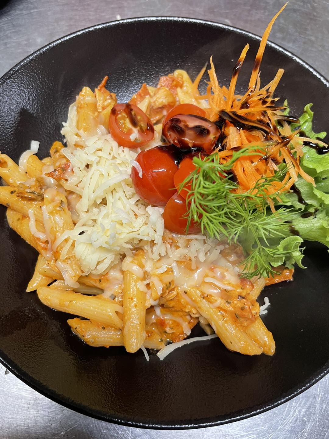 Koorene pasta kirsstomatitega